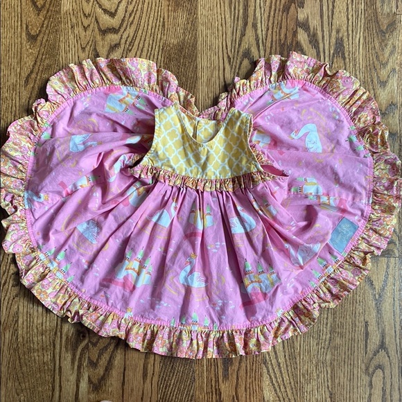 Adorable pink and yellow Eleanor Rose swan/castle open back dress, size 2T. - Picture 8 of 9